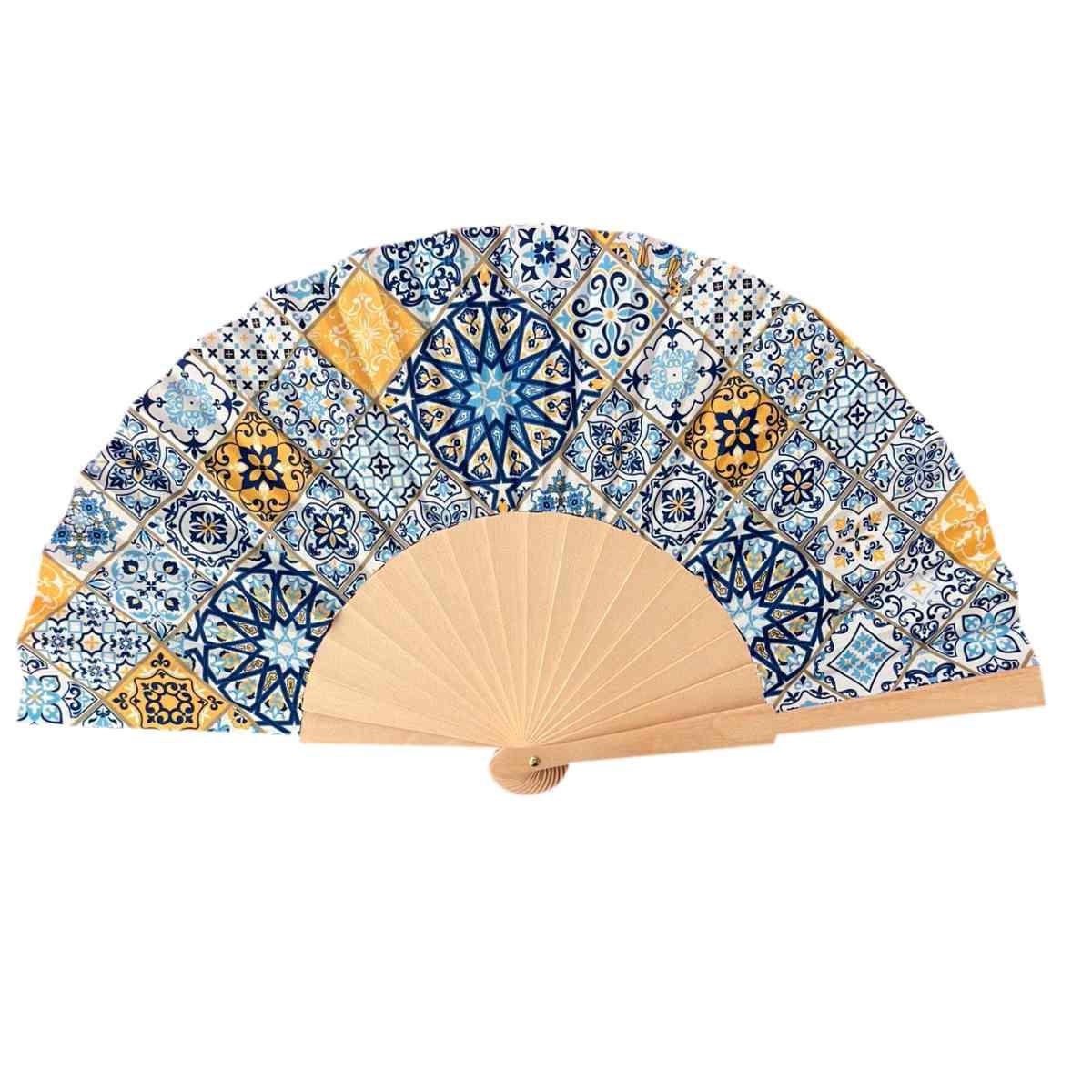Ventaglio in tessuto e manico in legno con decorazione maiolica