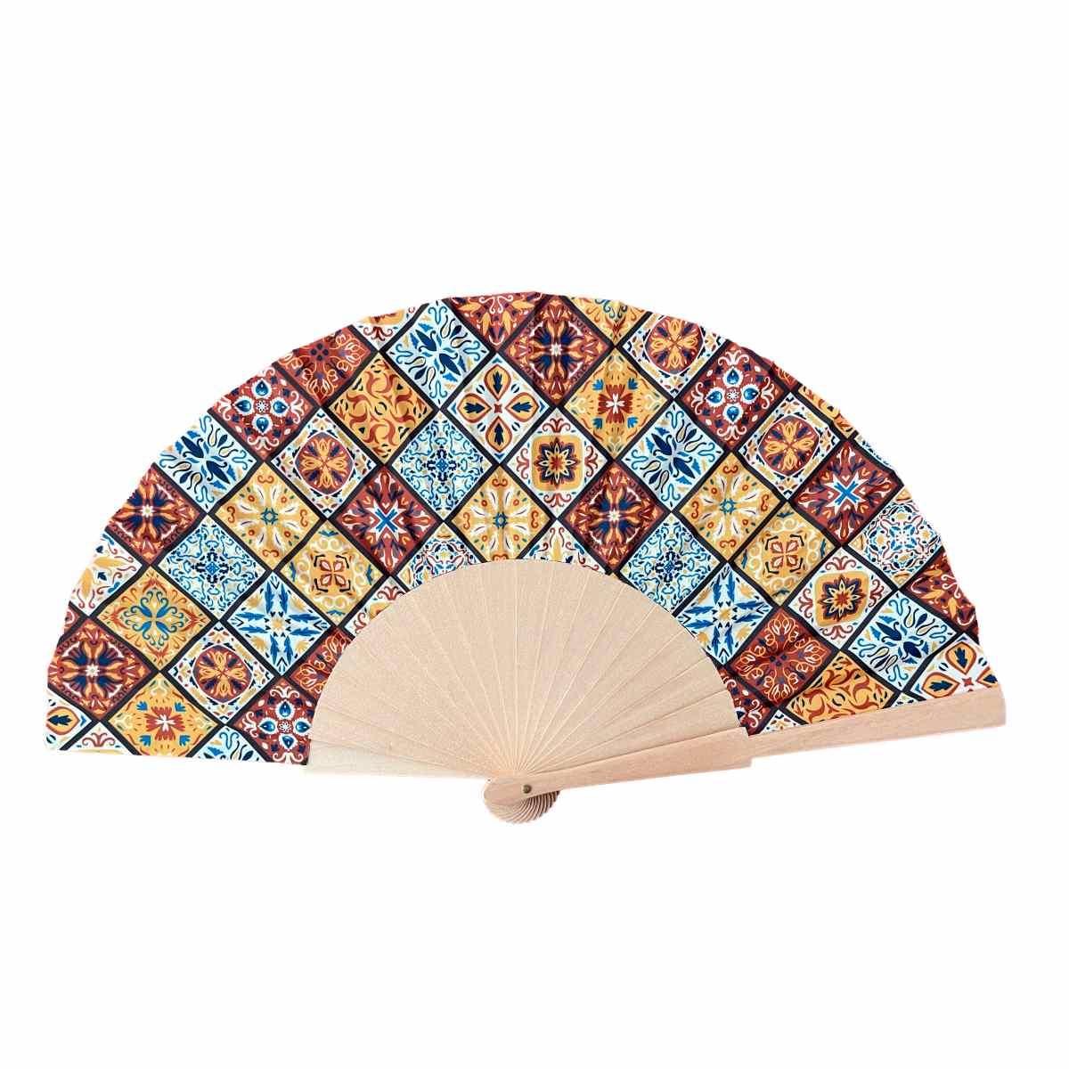 Ventaglio in tessuto e manico in legno con decorazione maiolica