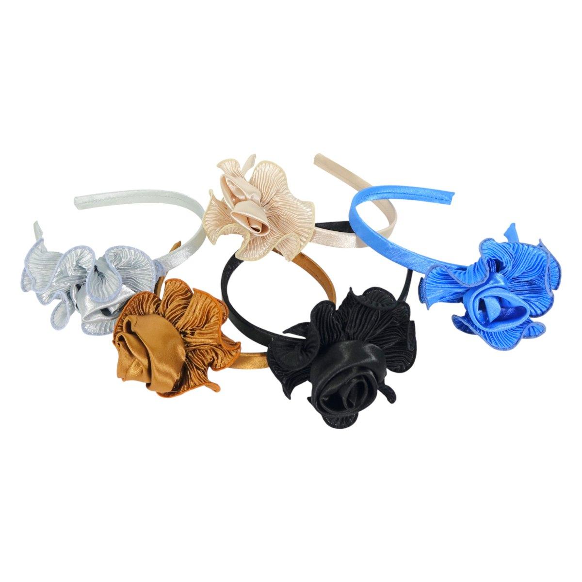 Cerchietto per capelli in raso con fiore plissè