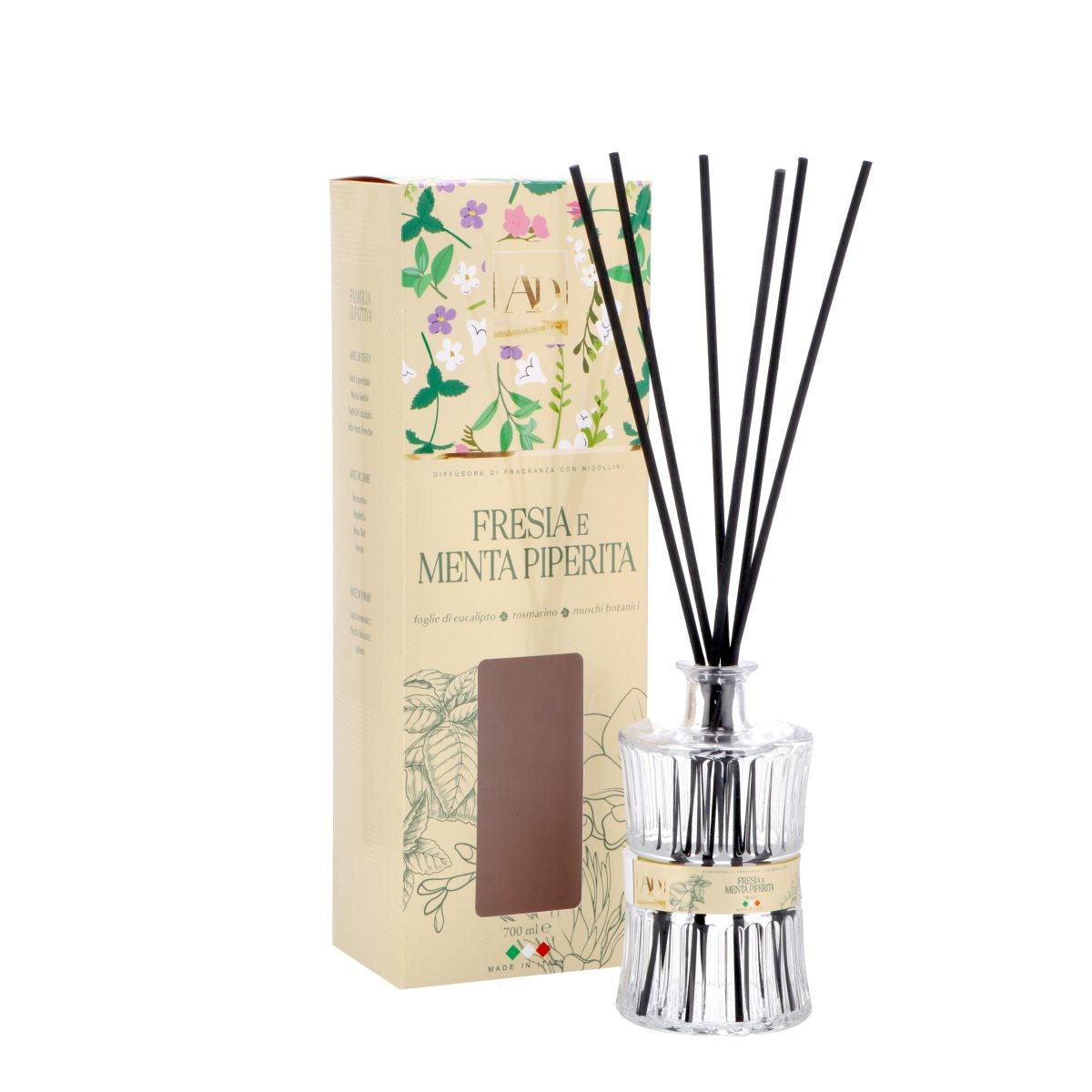 Diffusore di fragranza con midollini bouquet floreali Fresia e menta piperita 700 ml.