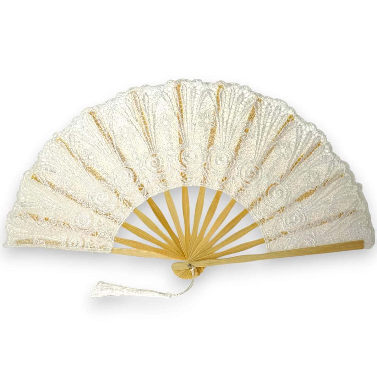 Ventaglio in legno e pizzo bianco con nappina decorativa