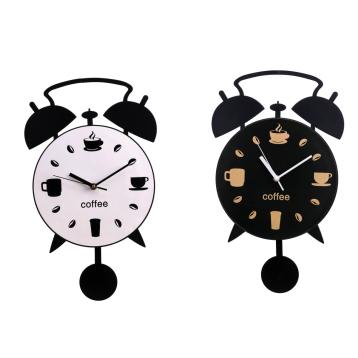 Orologio a pendolo in plastica da parete 27x35 cm