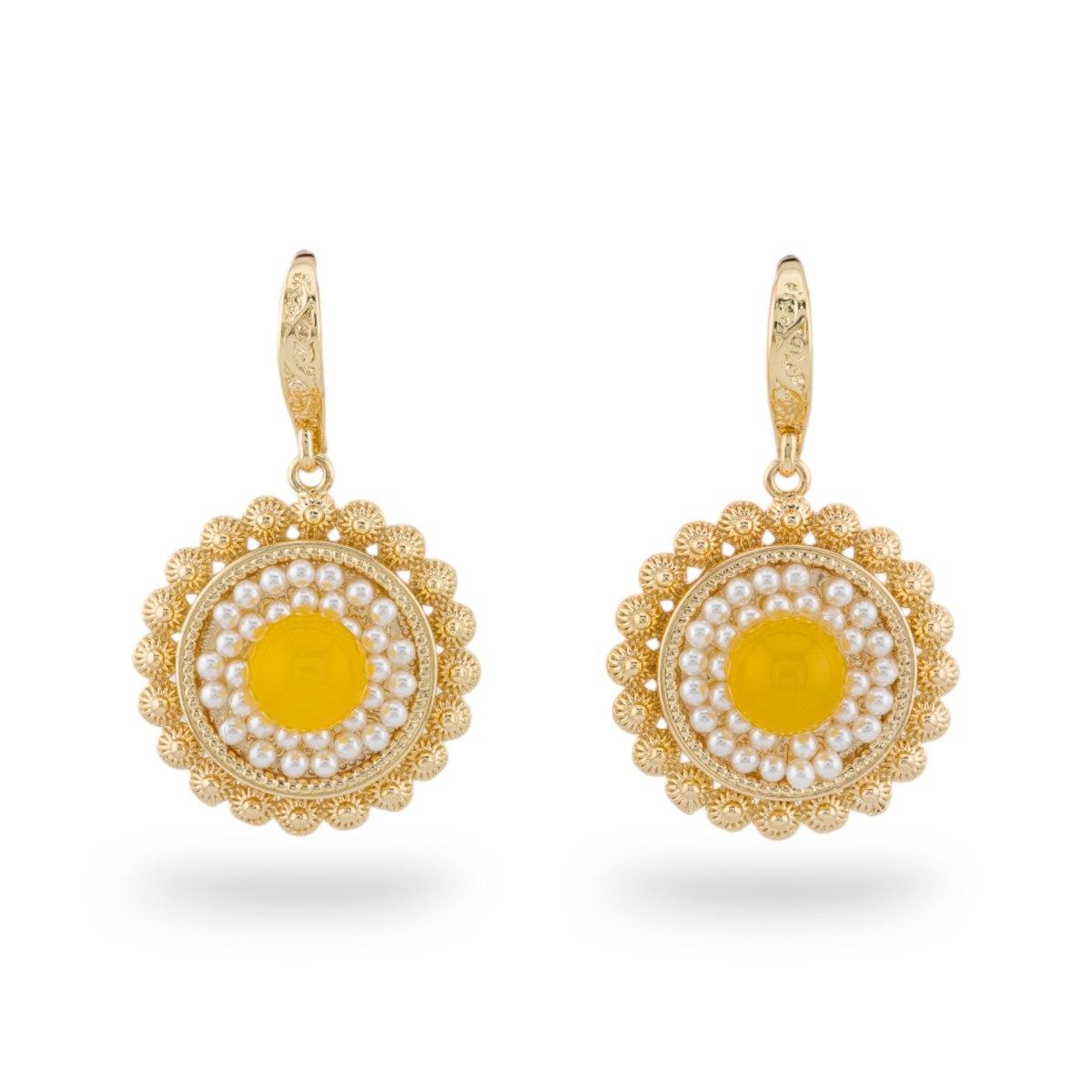 Orecchini a monachella di bronzo con pietre e perline dorato giallo