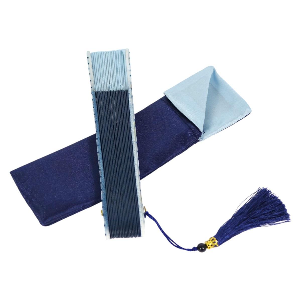 Ventaglio bicolore azzurro e blu con dettaglio laterale e nappina d.27 cm
