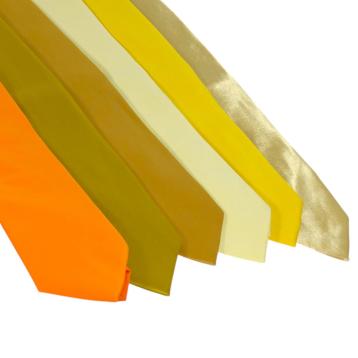Cravatta classica uomo tinta unita liscia raso tonalità del giallo