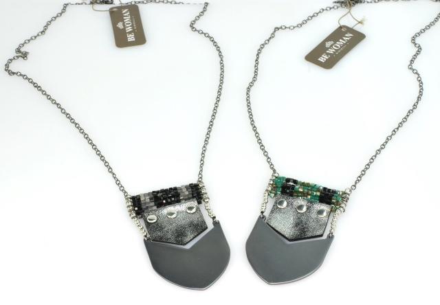 Collana catena con ciondolo metallo e pelle